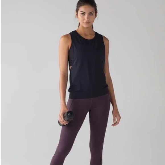 Lululemon sz 4 navy blue mesh breeze by muscle tank II - Picture 2 of 8
